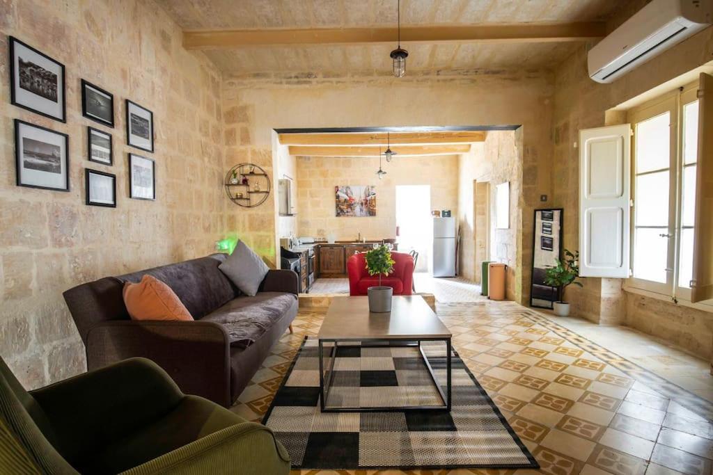 Chic, Stylish & Spacious Flat In Central Валетта Экстерьер фото