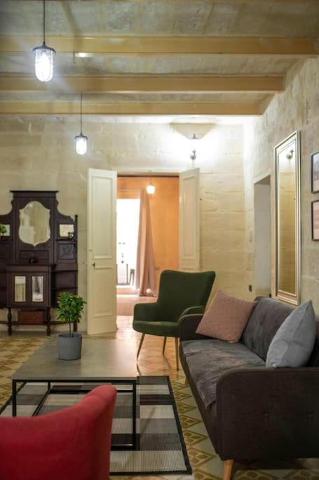 Chic, Stylish & Spacious Flat In Central Валетта Экстерьер фото