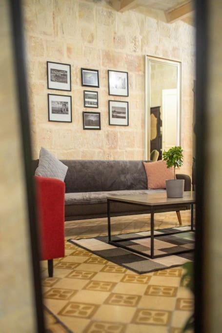 Chic, Stylish & Spacious Flat In Central Валетта Экстерьер фото