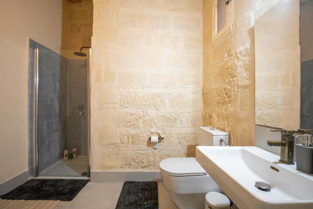 Chic, Stylish & Spacious Flat In Central Валетта Экстерьер фото
