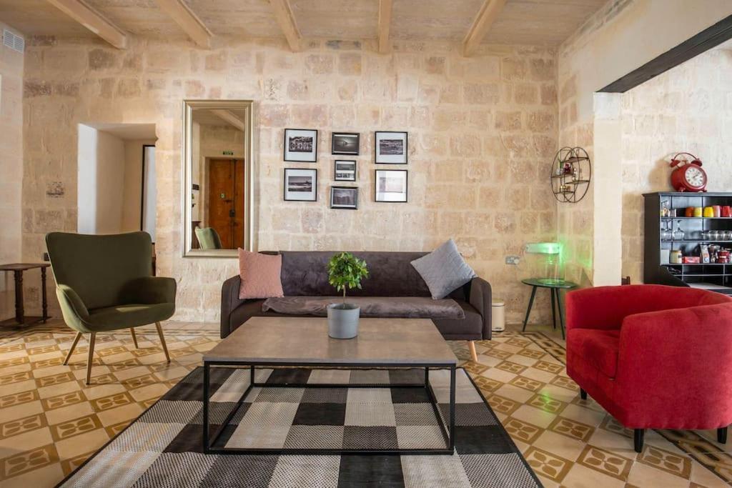 Chic, Stylish & Spacious Flat In Central Валетта Экстерьер фото